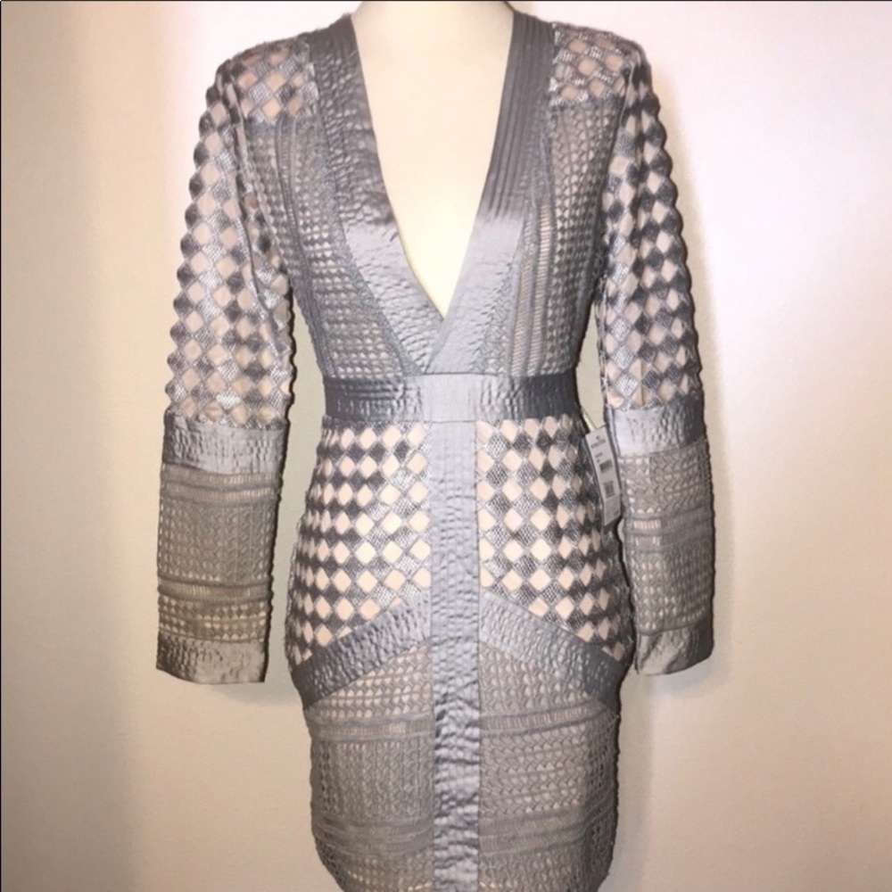 SOLD. BRAND NEW MISSGUIDED Lace Body-Con Dress - Picture 4 of 6